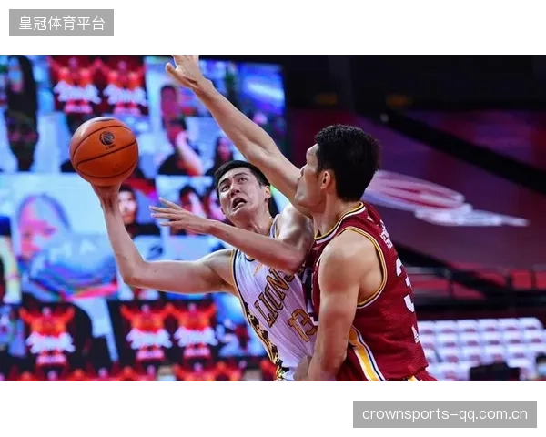 球星亮相小组防守演练，区域联防成比赛制胜关键